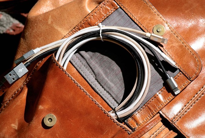 Novo cabo para iPhone é tão resistente que aguenta puxar um carro