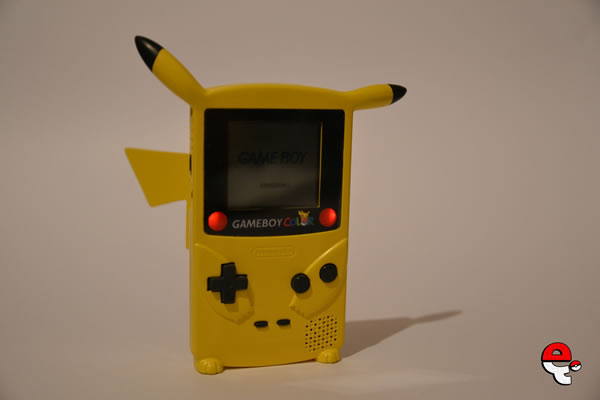 PikaBoy: Game Boy Color customizado versão Pikachu
