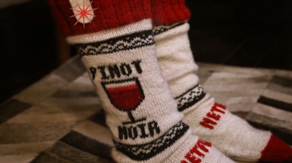 Netflix cria par de meias inteligentes que pausam o episódio quando você dormir