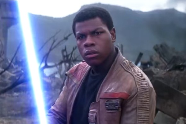 China diminui Finn, personagem negro de Star Wars, em pôster do filme