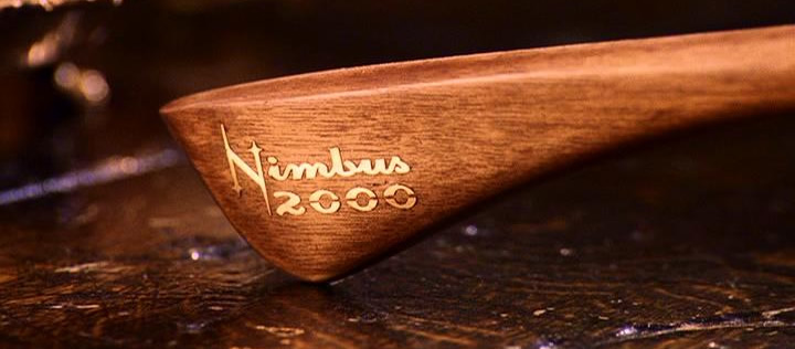 Namorado faz uma réplica perfeita de uma Nimbus 2000 para a namorada