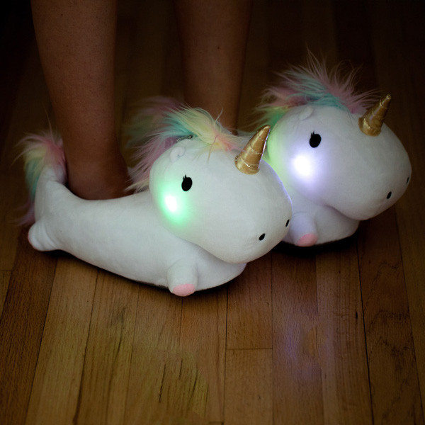 Se apaixone por essa pantufa de unicórnio
