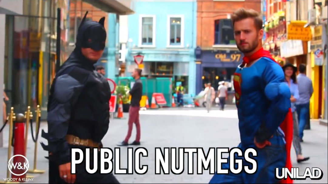 Batman vs Superman em um duelo de canetas