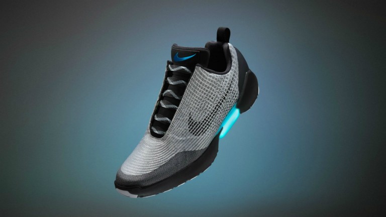 Nike anuncia tênis com cadarço que se ajusta sozinho