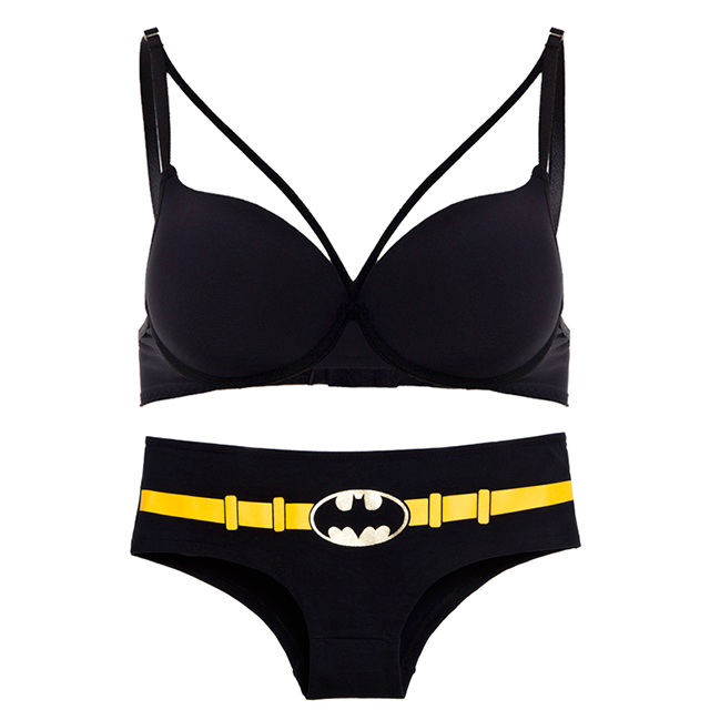 Riachuelo lança linha de lingeries inspiradas em Batman vs Superman