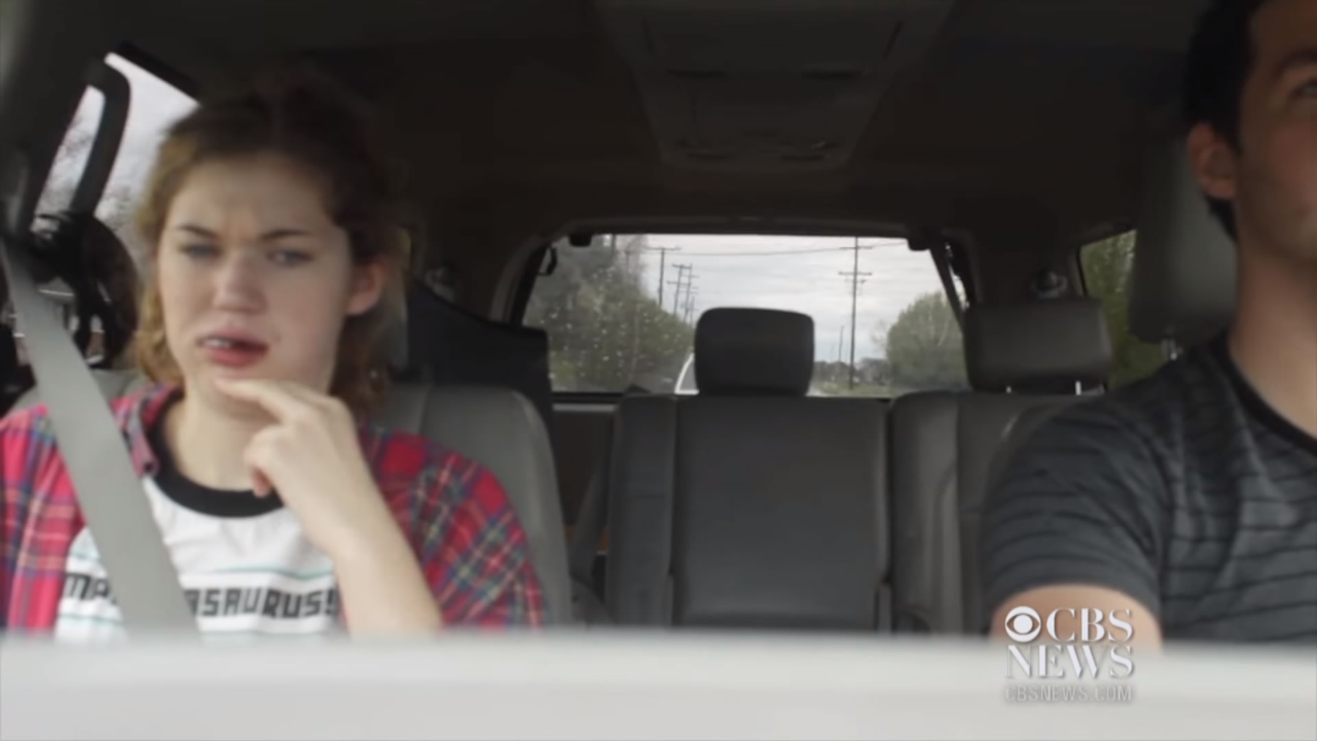 Irmãos fazem irmã mais nova acreditar que está em um Apocalipse Zumbi