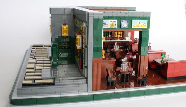 mclarens-bar-pub-how-i-met-your-mother-lego-2