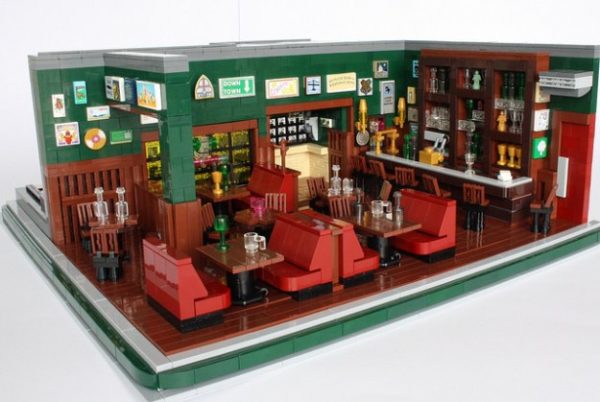 mclarens-bar-pub-how-i-met-your-mother-lego-3