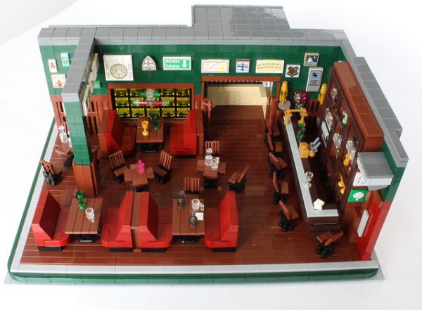 mclarens-bar-pub-how-i-met-your-mother-lego-4